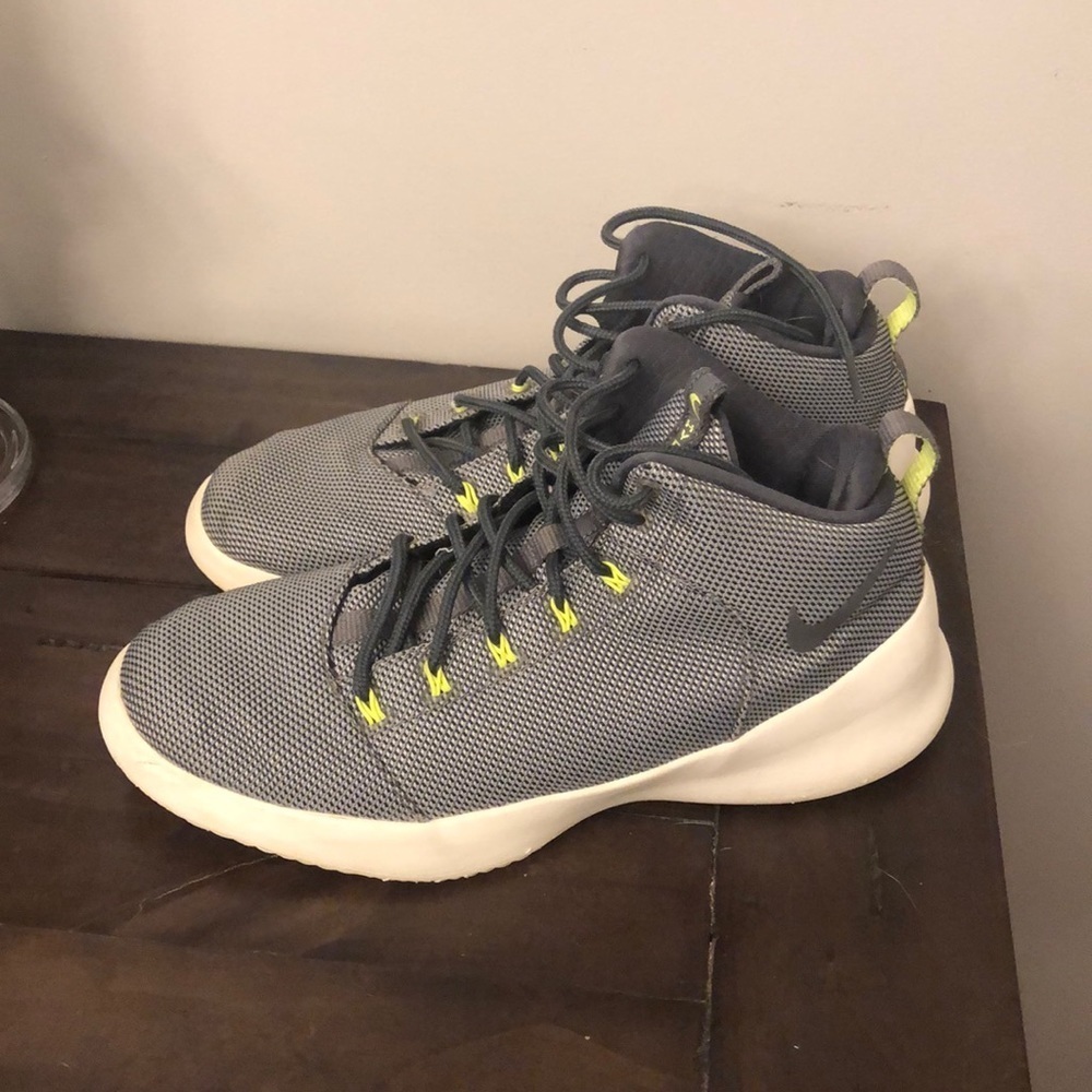 Nike hyperfresh sneakers